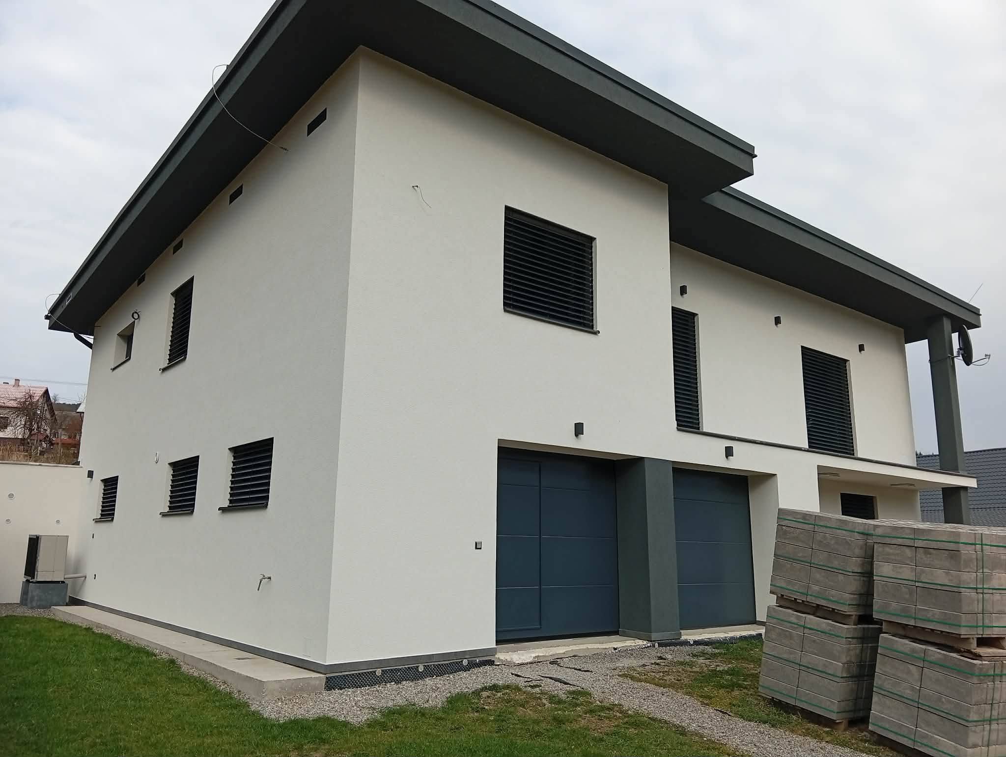 Dodávka a montáž vonkajších žalúzií, Z-90, RAL 7016 MAT – foto 2