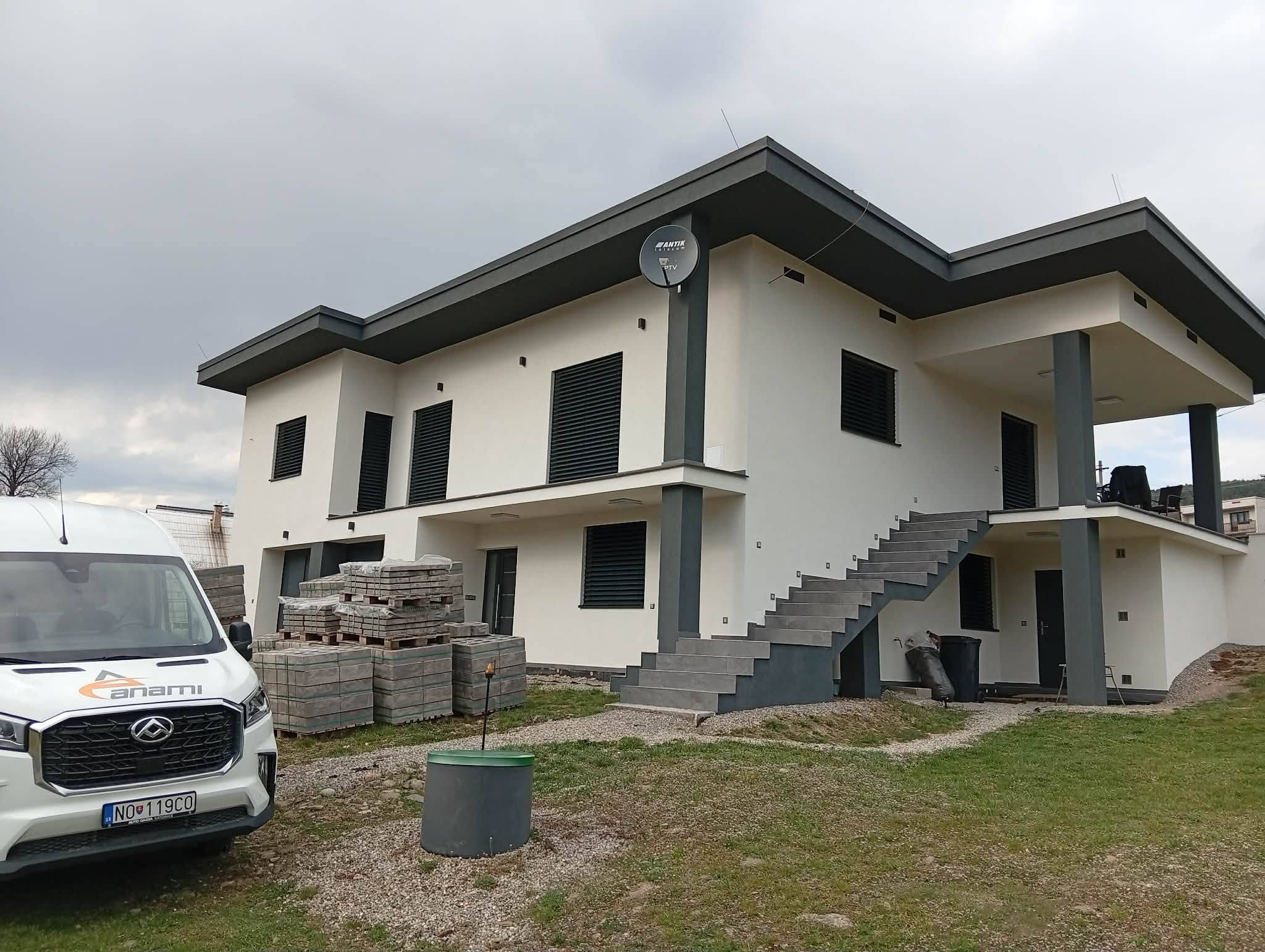 Dodávka a montáž vonkajších žalúzií, Z-90, RAL 7016 MAT